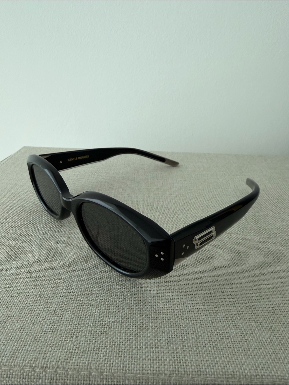 Gentle Monster Black Oval Sunglasses View 2